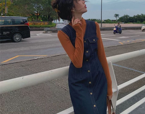 许大晴 复古港风背心连衣裙女收腰显瘦中长款...