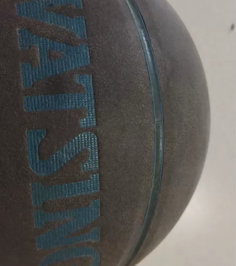 买的篮球 因为不打了,现在比较忙,所以急着...