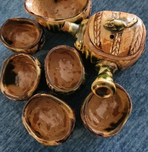 织布烧，茶具套装，全品，底款自识。 感兴趣...