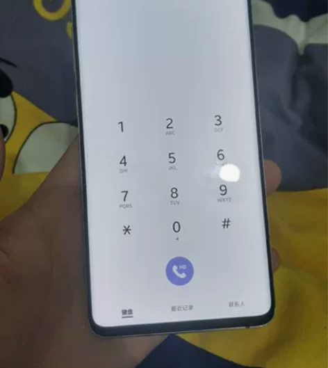三星S10 5G 后面三个角磕碰 戴个壳...