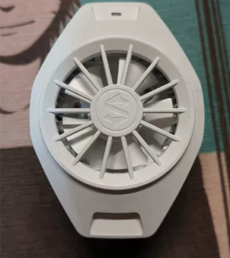 黑鲨手机散热背夹,买来两个月不到,就只用过...
