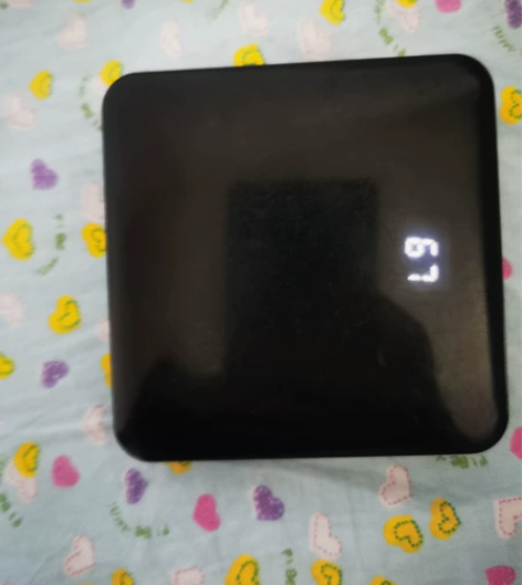 京东购的充电宝,1w毫安。使用了一个月,正...
