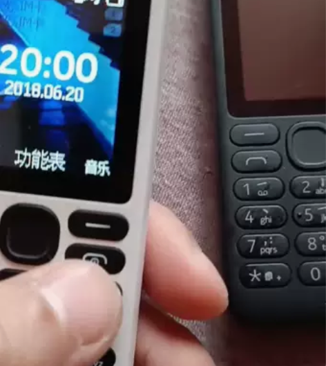 两台诺基亚手机,几乎全新,没用过,买成15...