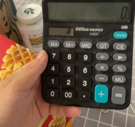 一个太阳能的计算器,落灰有点多了,给钱就卖...