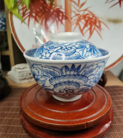日本回流老青花手绘花卉纹盖碗有窑带 感兴趣...
