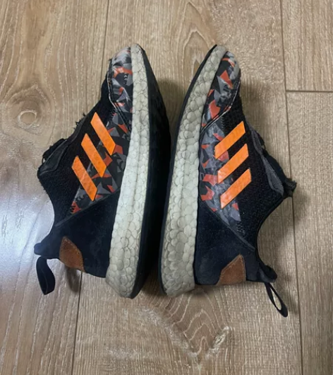 三双鞋，两双阿迪，第一双店里买的607.第...