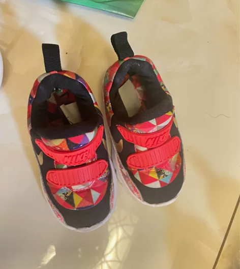 Nike花色运动鞋,专柜买的,保证正品,5...