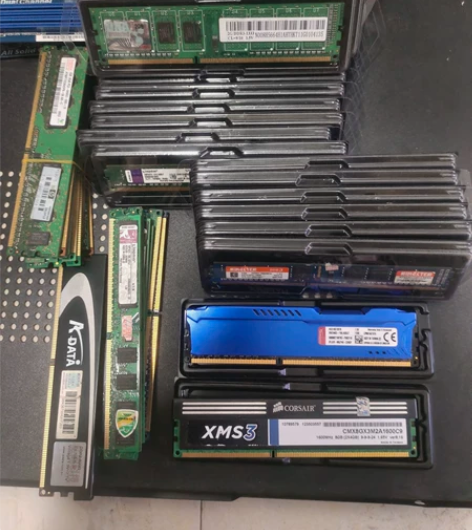 十来条金士顿2g ddr3频率1333，单...