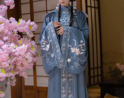 衣服是全新很好看哦[送花]，没有被穿过，做...