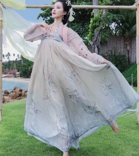 汉服洞仙歌M码一套带吊牌 感兴趣的话点“我...