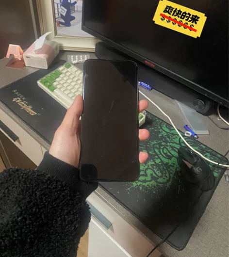 家里父母长辈闲置的华为手机，大概买了两年不...
