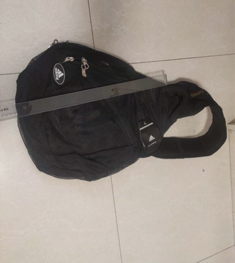 男士单肩背包，能放篮球、足球，但不能同时放...