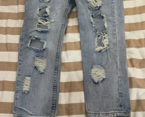 破洞牛仔裤,XL,没穿过。 感兴趣的话点“...