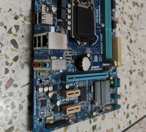 技嘉H61M-DS2主板,带挡板,成色看图...