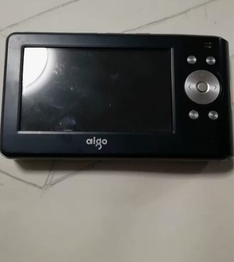 爱国者数码相机伴侣王P8106，开机没反应...