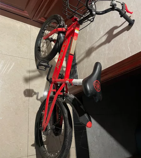 永久儿童自行车,后面辅助轮已经拆掉,适合5...