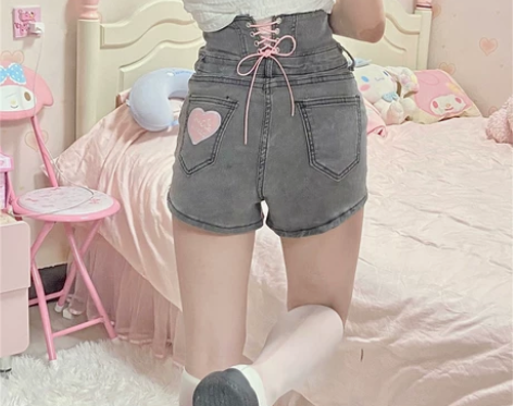 原创 高腰单排扣辣妹牛仔短裤女夏季新款显瘦...