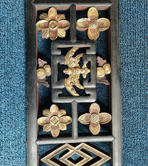 精美清代鎏金斗工花板一片,小花结工艺非常好...