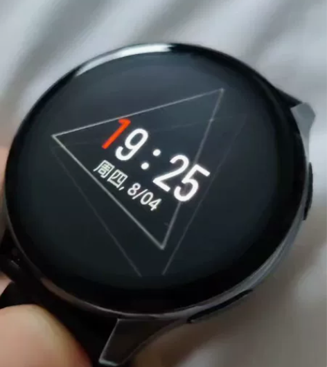 慢出一个一加智能手表,成色好,屏幕轻微划痕...