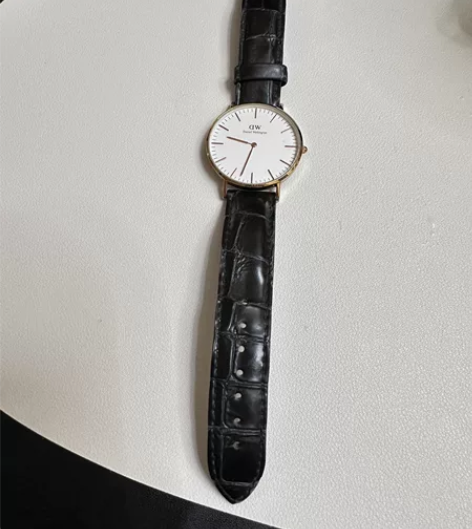 DW手表 黑色表带 正常使用痕迹 洗一洗还...