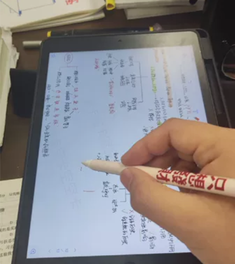 iPad八代32GWiFi款,加一代笔打包...