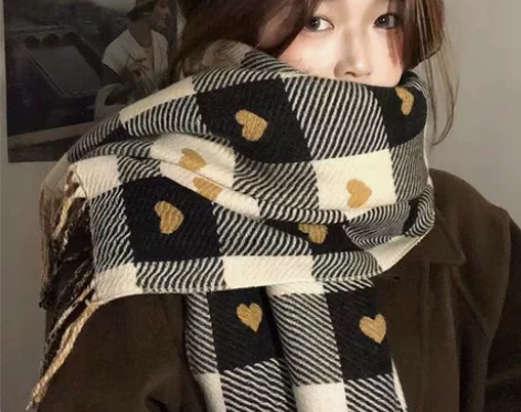 小红书同款奶咖色爱心格子羊绒围巾女冬高级感...