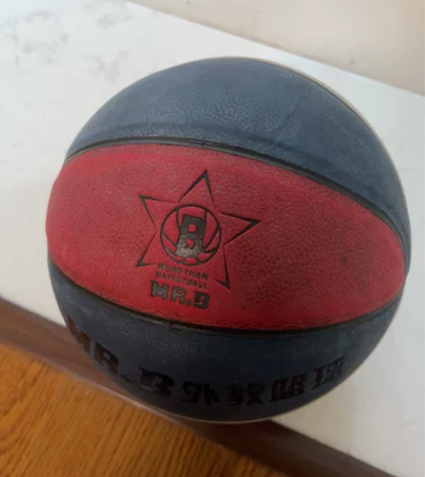 篮球，送篮球包 感兴趣的话点“我想要”和我...