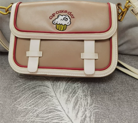 不莱玫包包 全新未使用,存放原因导致有点小...