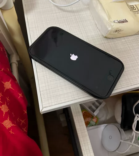苹果8 plus 国行 64g 深空灰 刚...