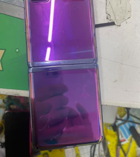 三星ZFlip 5G内爆 其余都正常 感...