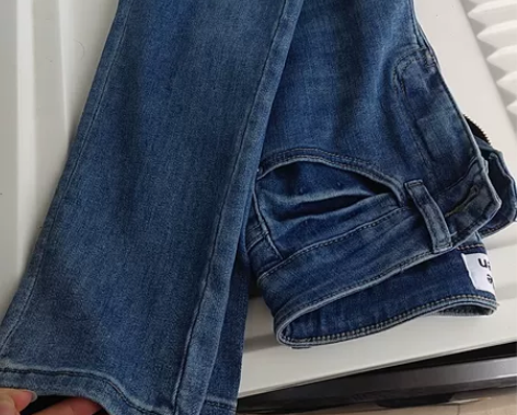 腰细的姐妹看过来，面料舒服做工精细的蓝色牛...