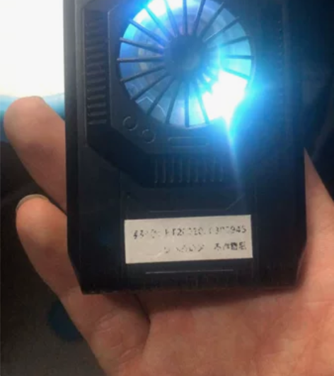 半导体手机散热，硅胶片被小孩扣的有缺口不影...