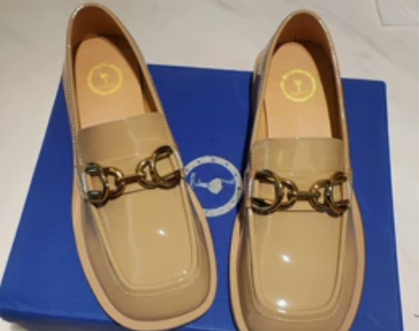 全新正品,国际骆驼,牛漆皮乐福鞋。适合平时...