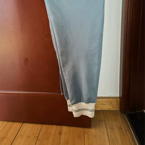 八中校服,由于不同批次购买,缩水程度不同,...