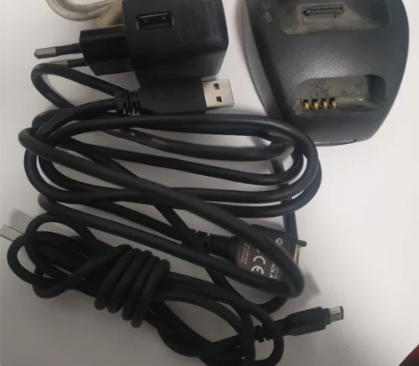 Motorola摩托罗拉老式手机充电器,输...