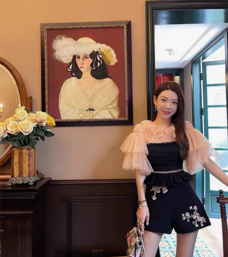 孙瑜儿刺绣连体裤 拍照很好看 衣服质感也...