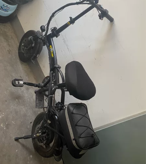 99新,折叠代驾代步电动车 老公买来跑代驾...