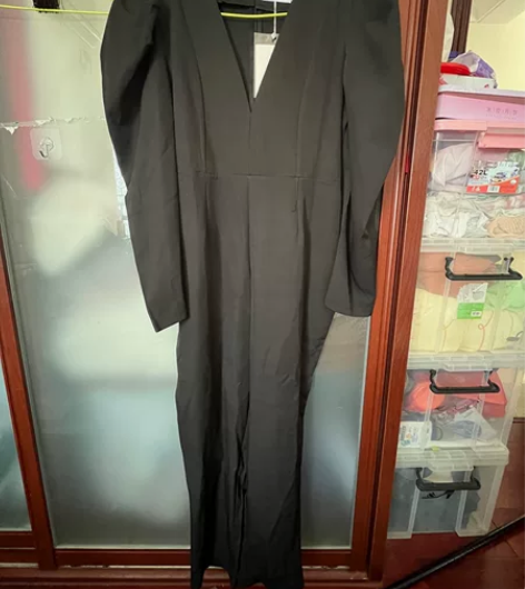V领泡泡袖连衣裤 感兴趣的话点“我想要”和...