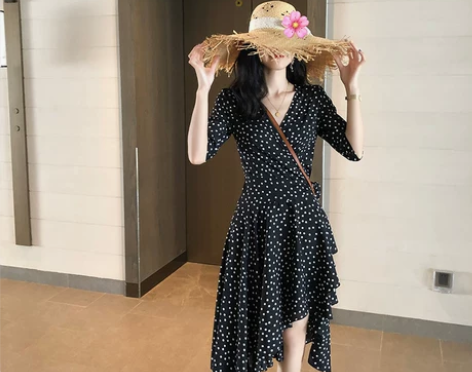 连衣裙2019新款夏女气质显瘦裙子V领收腰...
