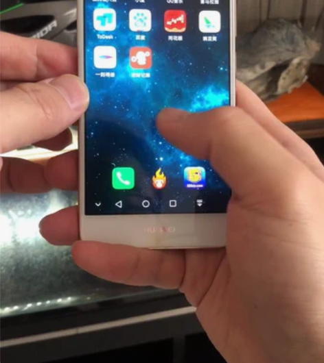 华为nova现在依然运行流畅,成色如图,所...