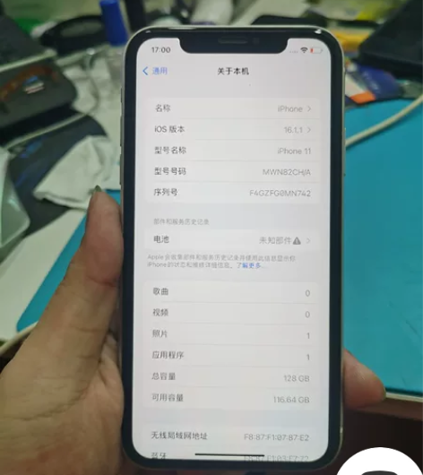 苹果11  白色国行128，ID已退，随意...