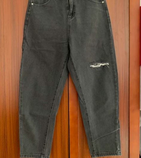 烟灰色破洞牛仔裤，全新L码，实体店260买...