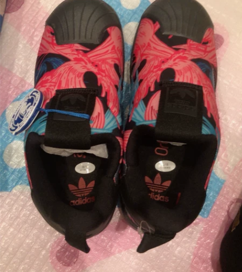 正品阿迪运动鞋，全新，鞋盒都还在，码数30...