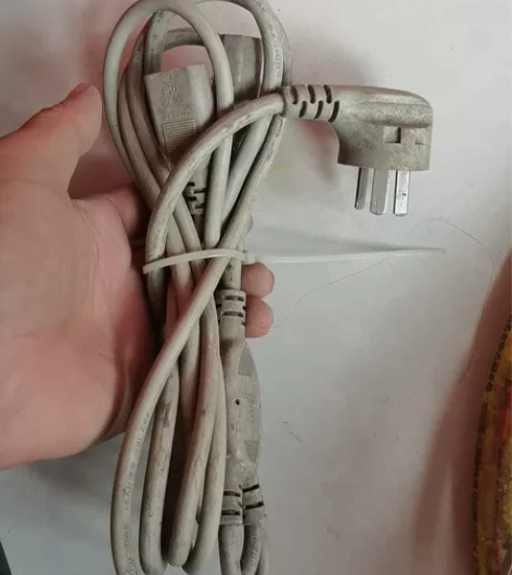 电脑电源线一分二,节省插座 感兴趣的话点“...
