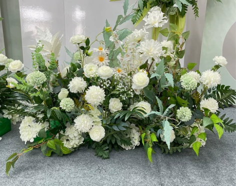 闲置仿真花 图上这几款,一共五组花,使用一...