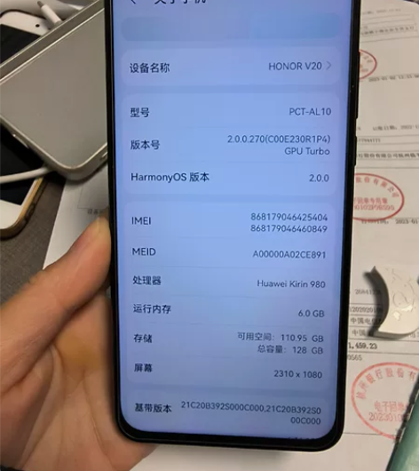 荣耀v20，6+128g.屏幕完好，后盖有...