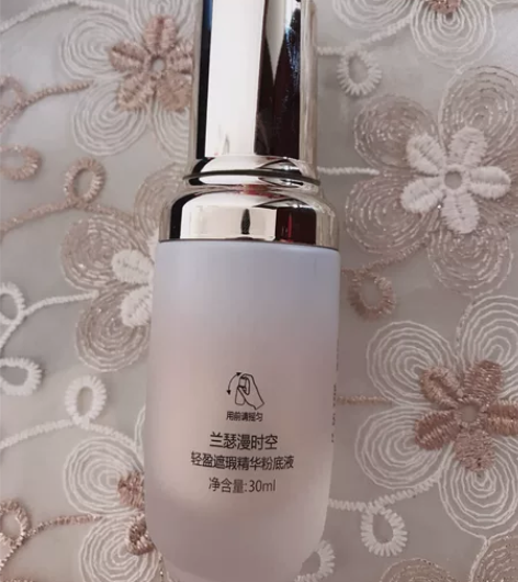 兰瑟 漫时空轻盈遮瑕精华粉底液，一瓶粉底半...
