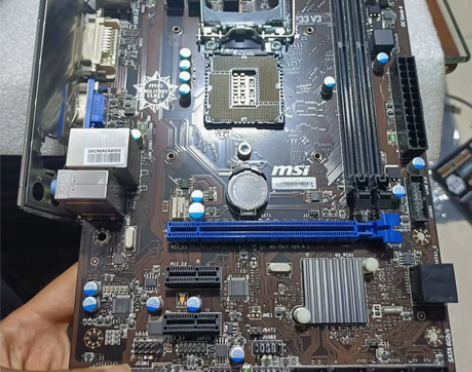 微星b85m-p33v3主板,成色新有挡板...