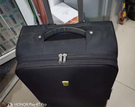 爱华仕（oiwas）旅行箱，24寸，八成新...