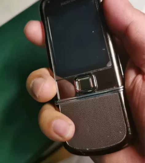 诺基亚8800e滑盖手机，成色不错，收藏使...